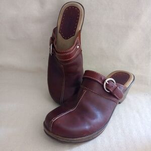 BASS Brown Leather Clogs with Adjustable Buckle Size 8M